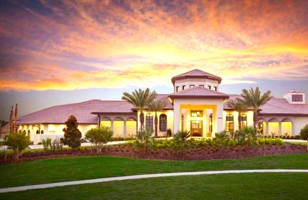 Gorgeous Oasis - 949 LEADER ST, DAVENPORT