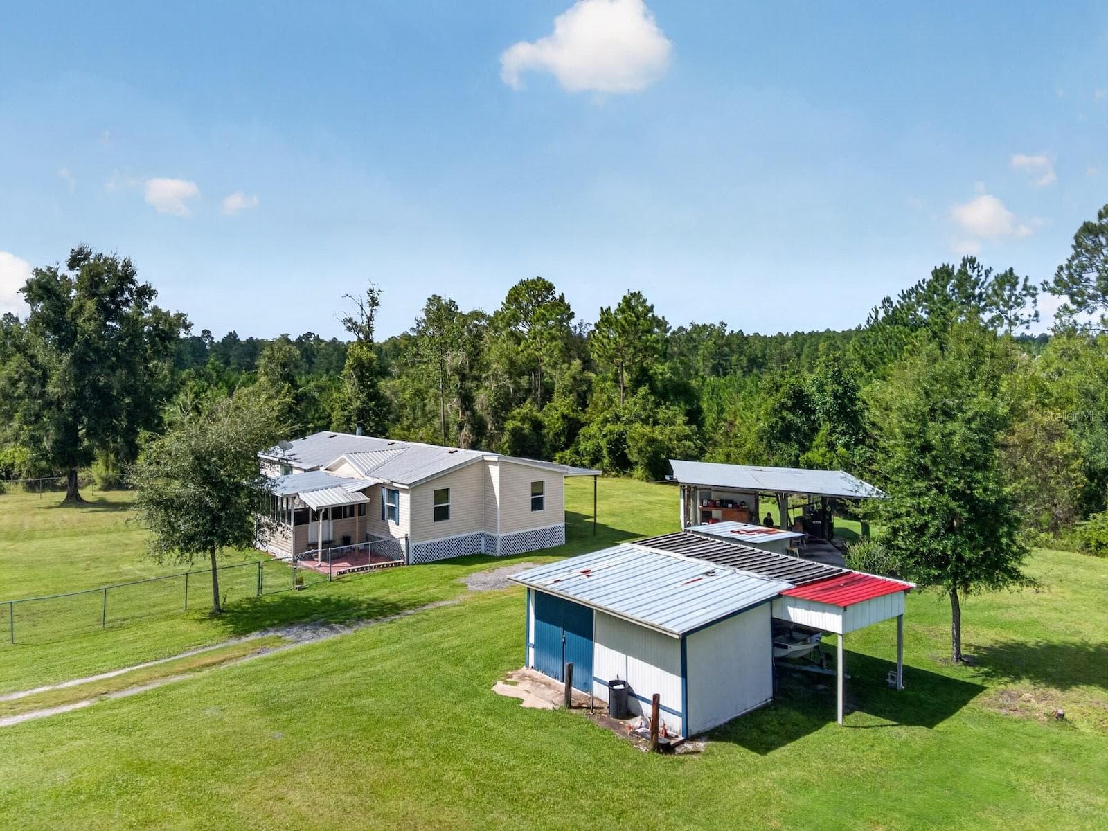 Manufactured Home at 18748 NE 148TH TERRACE RD, FORT MC COY, photo 2 of 53