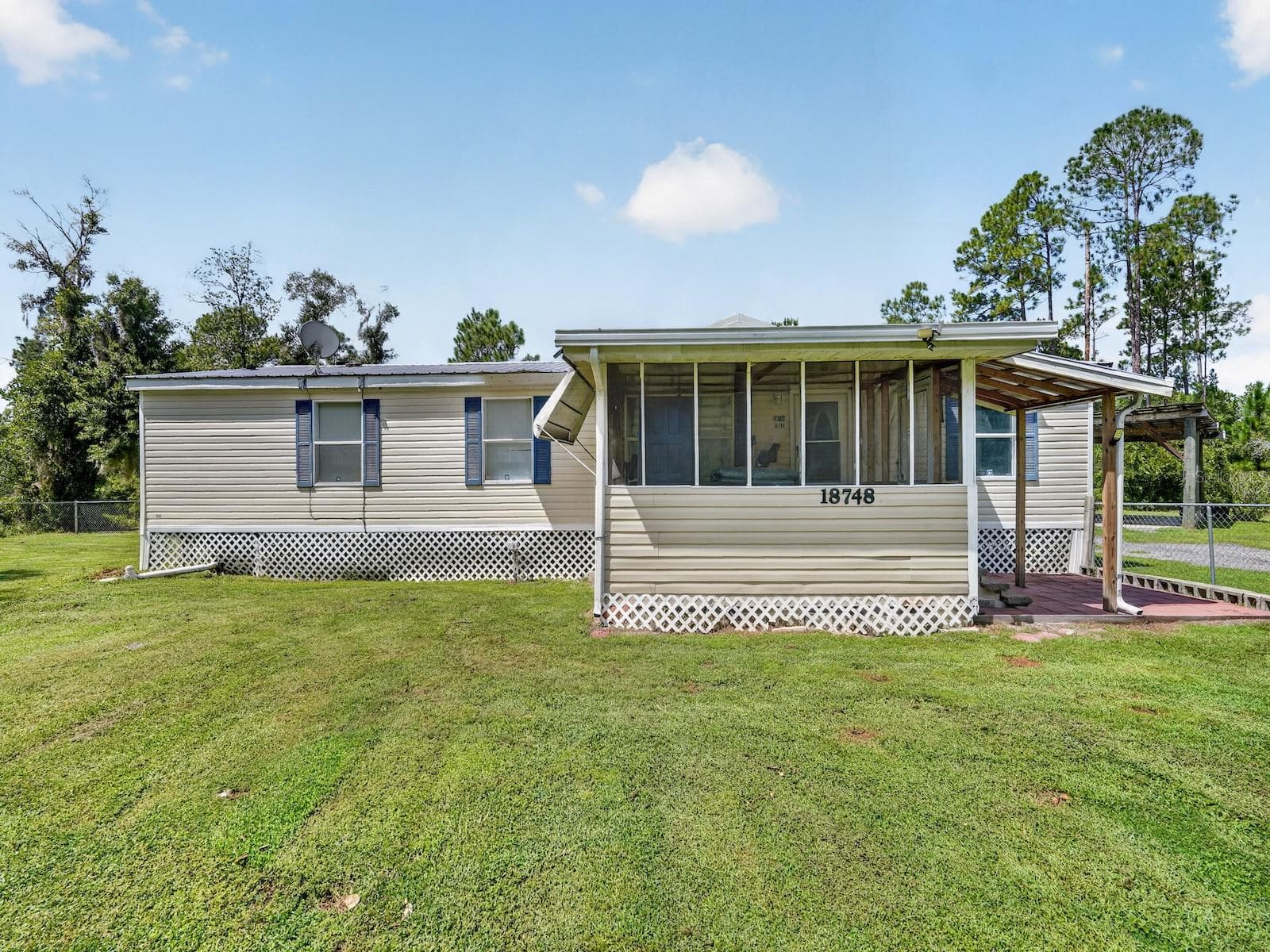 Manufactured Home at 18748 NE 148TH TERRACE RD, FORT MC COY, photo 5 of 53