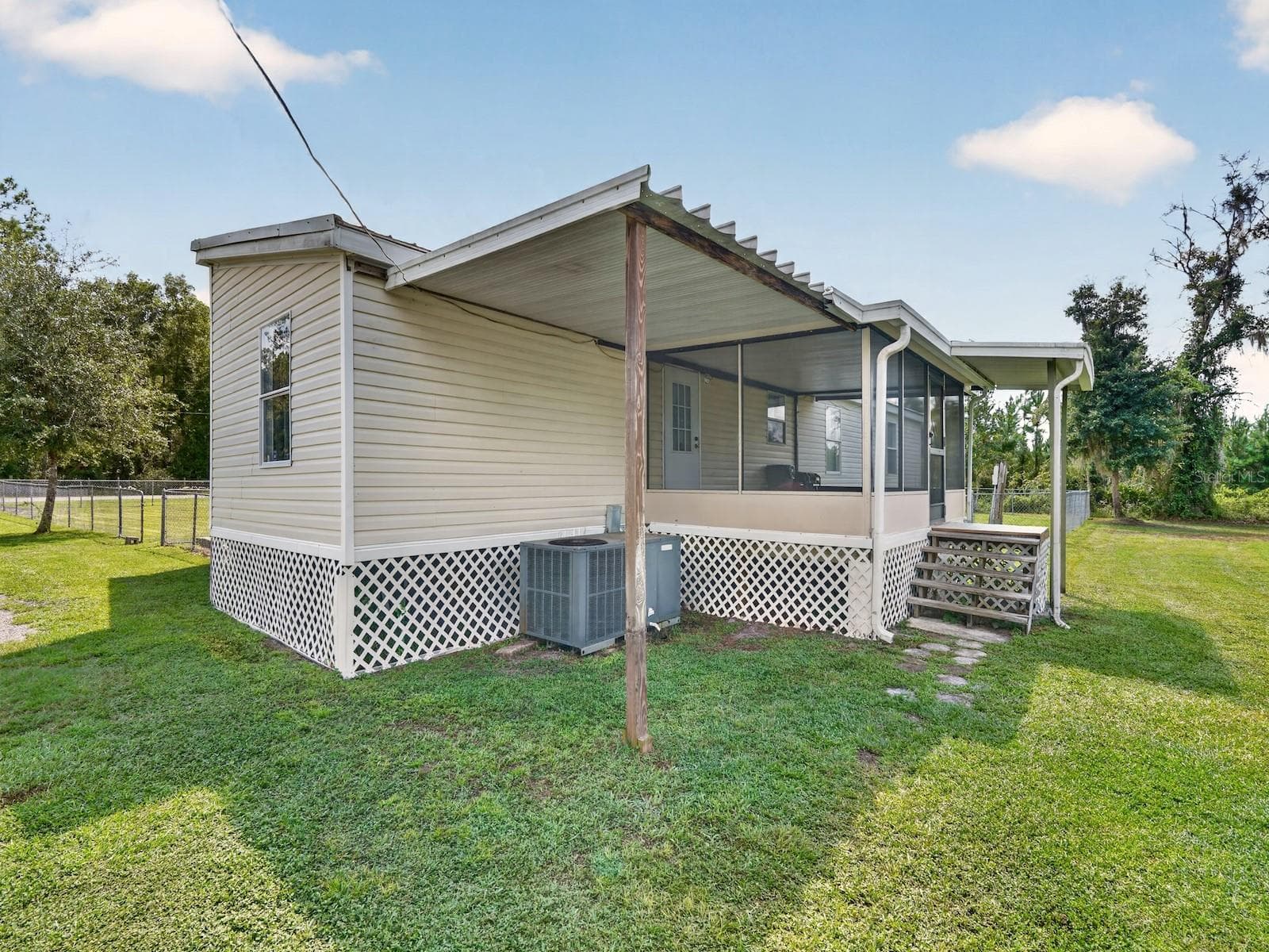 Manufactured Home at 18748 NE 148TH TERRACE RD, FORT MC COY, photo 33 of 53