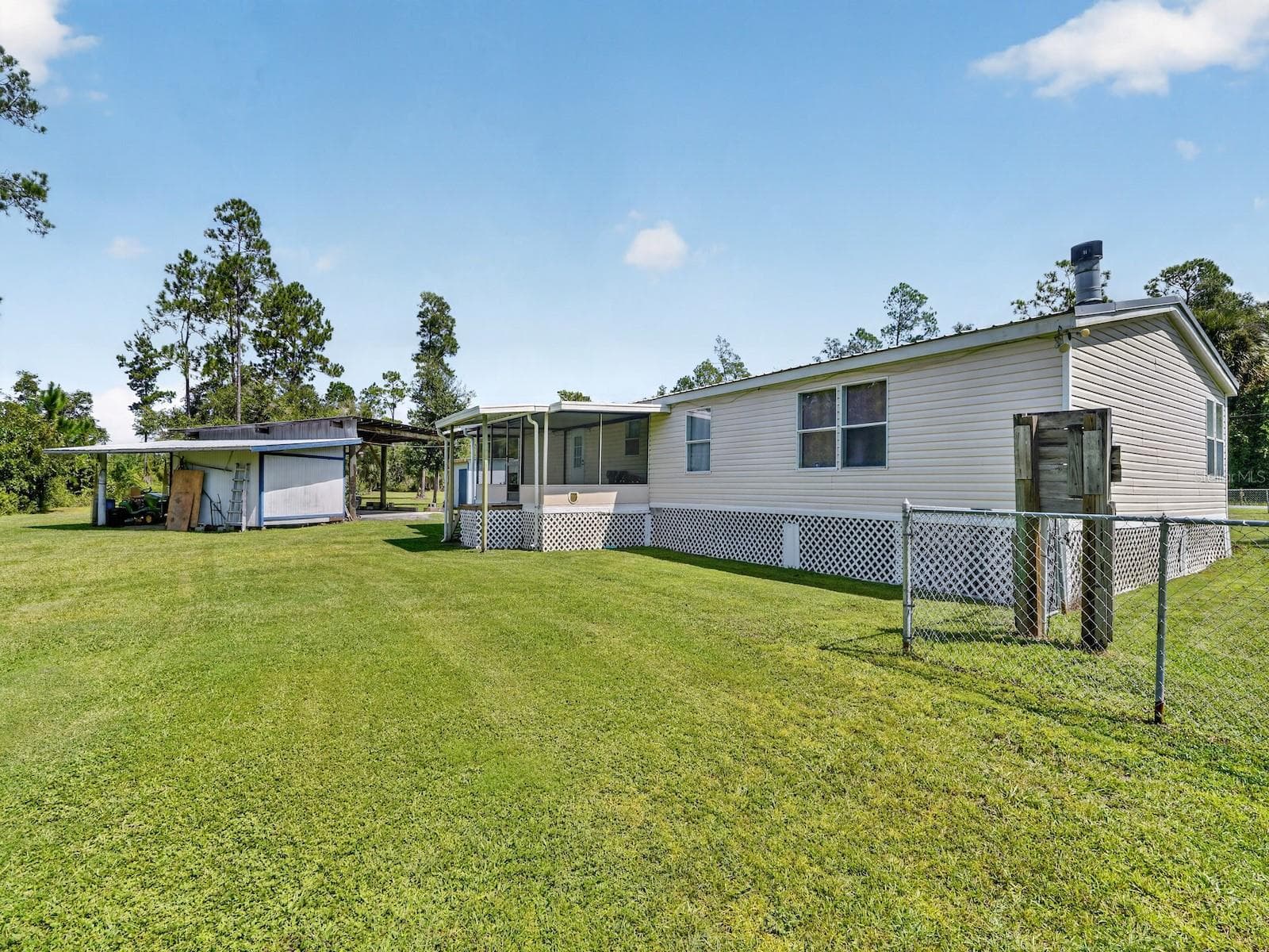 Manufactured Home at 18748 NE 148TH TERRACE RD, FORT MC COY, photo 37 of 53