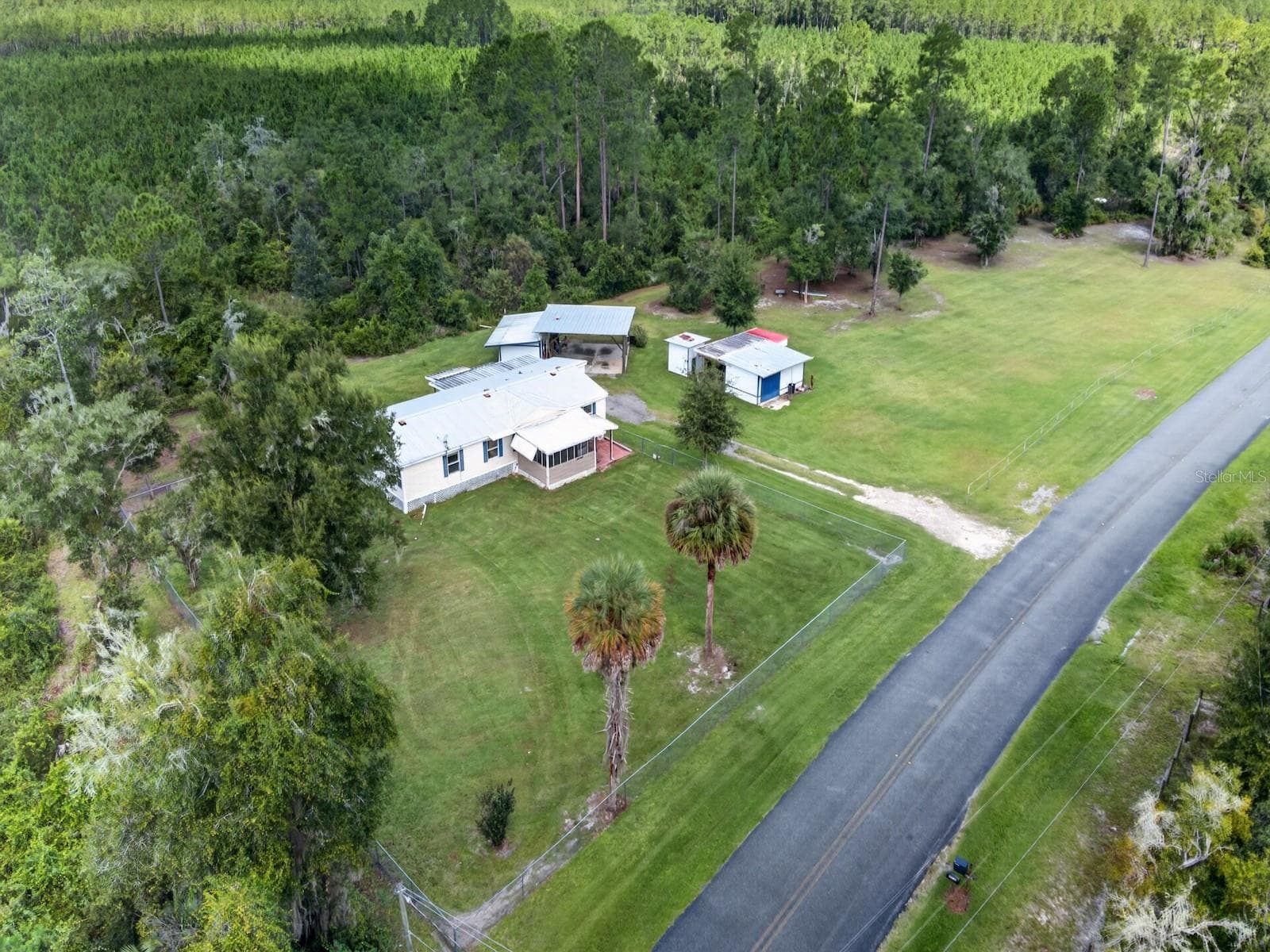 Manufactured Home at 18748 NE 148TH TERRACE RD, FORT MC COY, photo 47 of 53