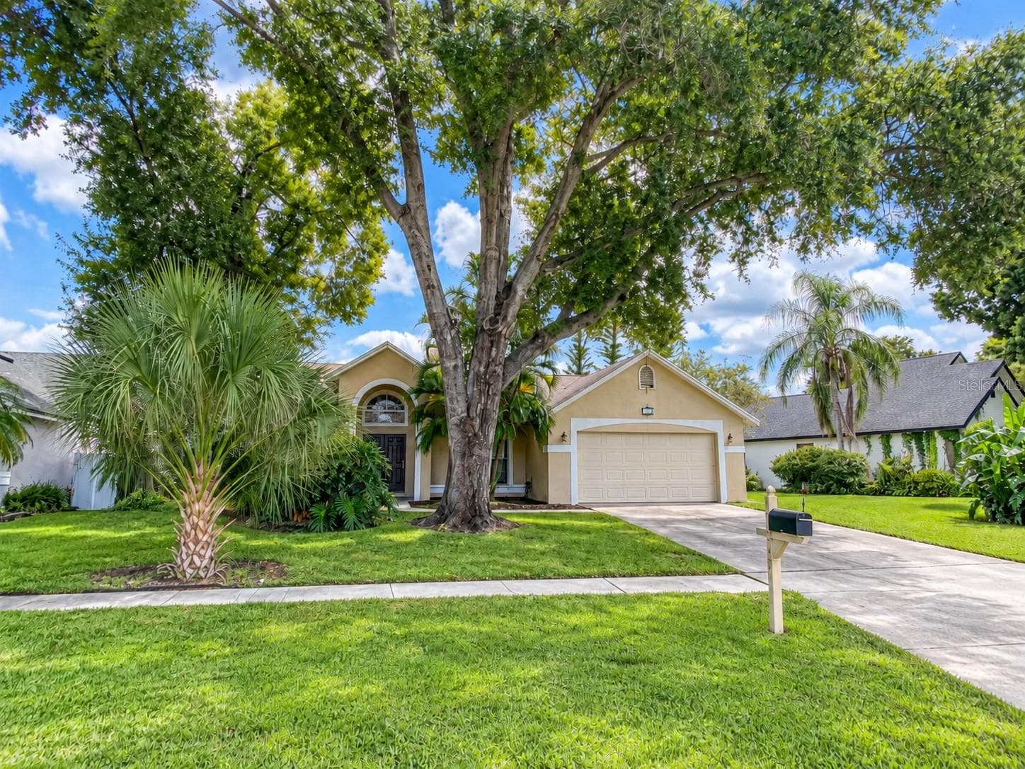 Single Family Residence at 1912 ELK SPRING DR, BRANDON, photo 2 of 44