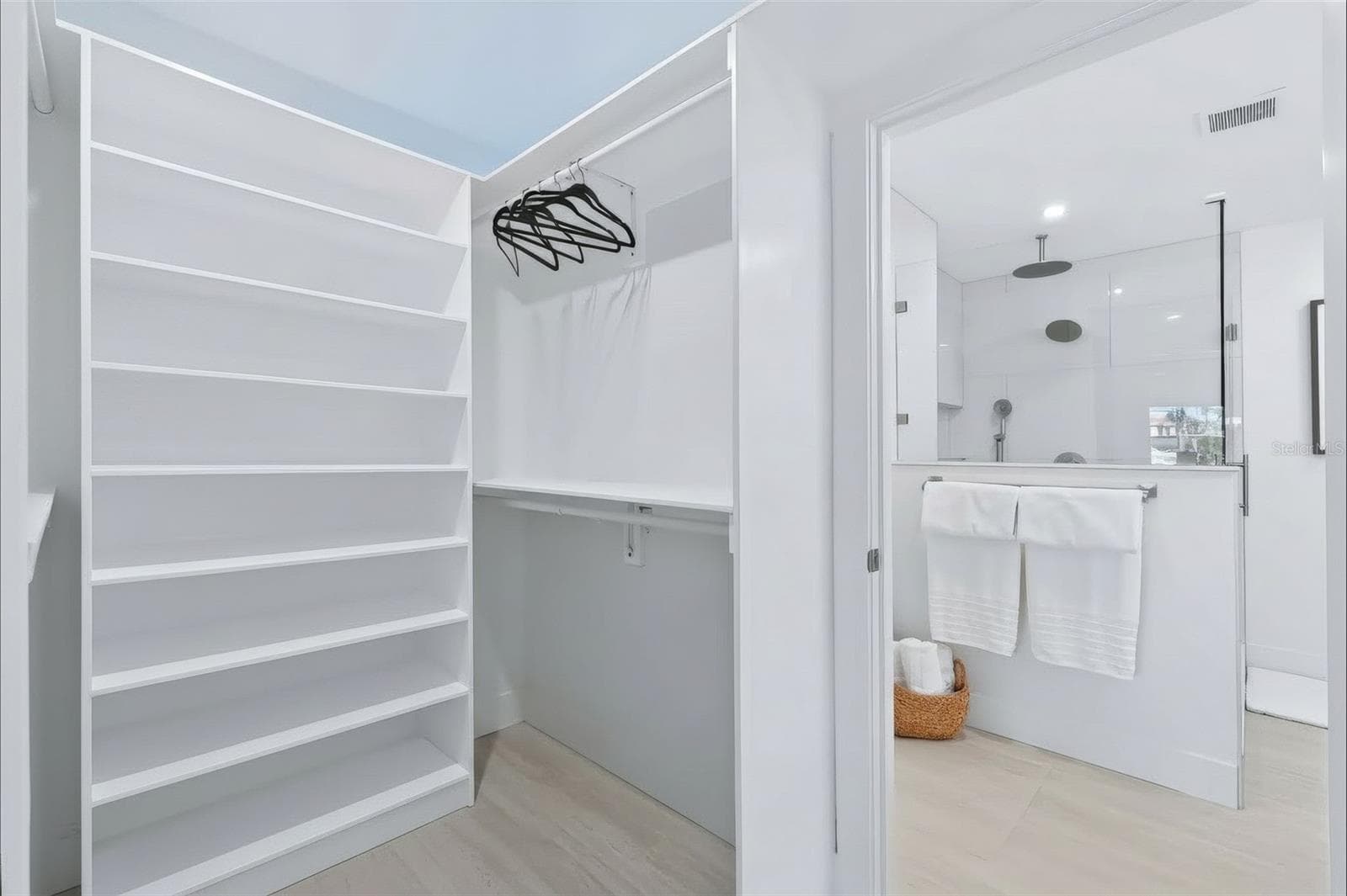 primary bedroom - 1 of 2 walk in closets - 5962 LEELAND ST S, ST PETERSBURG