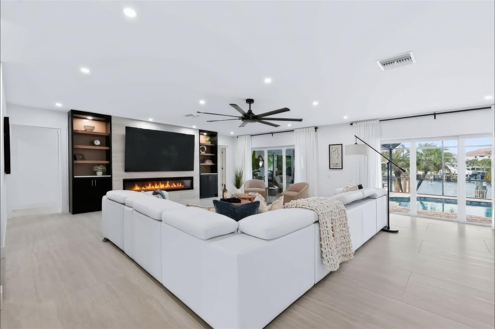 Single Family Residence at 5962 LEELAND ST S, ST PETERSBURG, photo 33 of 75