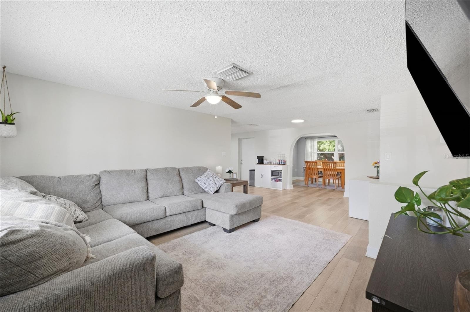 Single Family Residence at 10025 SLEEPY HOLLOW LN, PORT RICHEY, photo 2 of 27