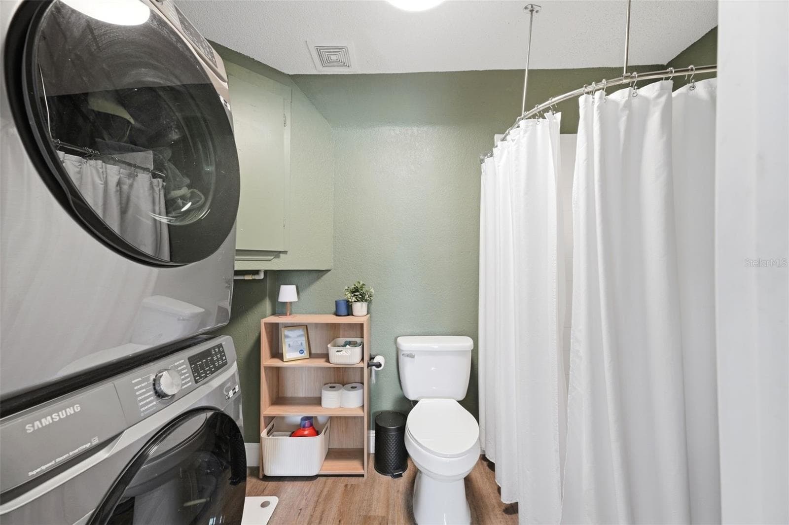 primary bathroom/laundry - 10025 SLEEPY HOLLOW LN, PORT RICHEY