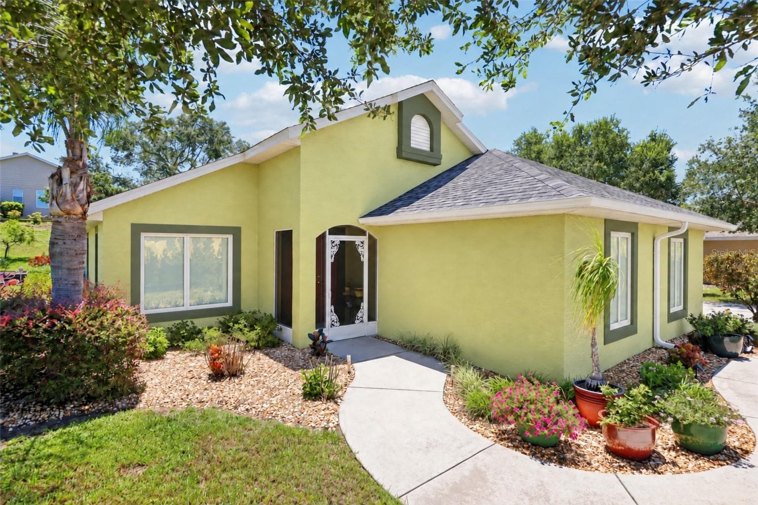 Single Family Residence at 76 FAIRWAY CIR, UMATILLA, photo 3 of 36