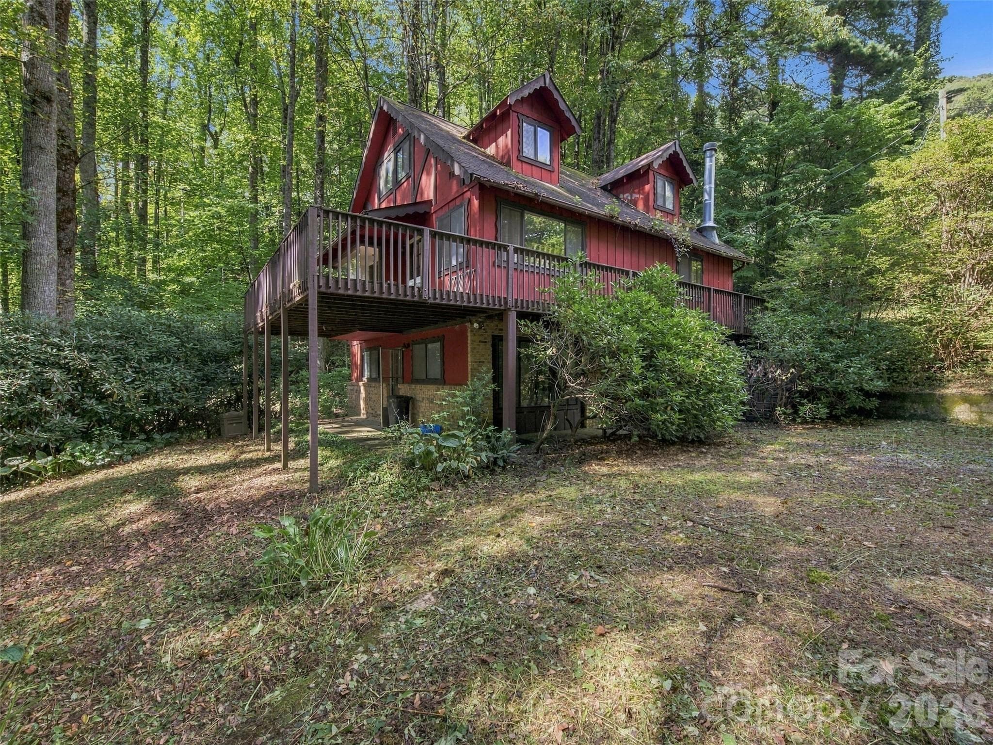 Single Family Residence at 151 Tiger Lily Lane, Waynesville, photo 2 of 26