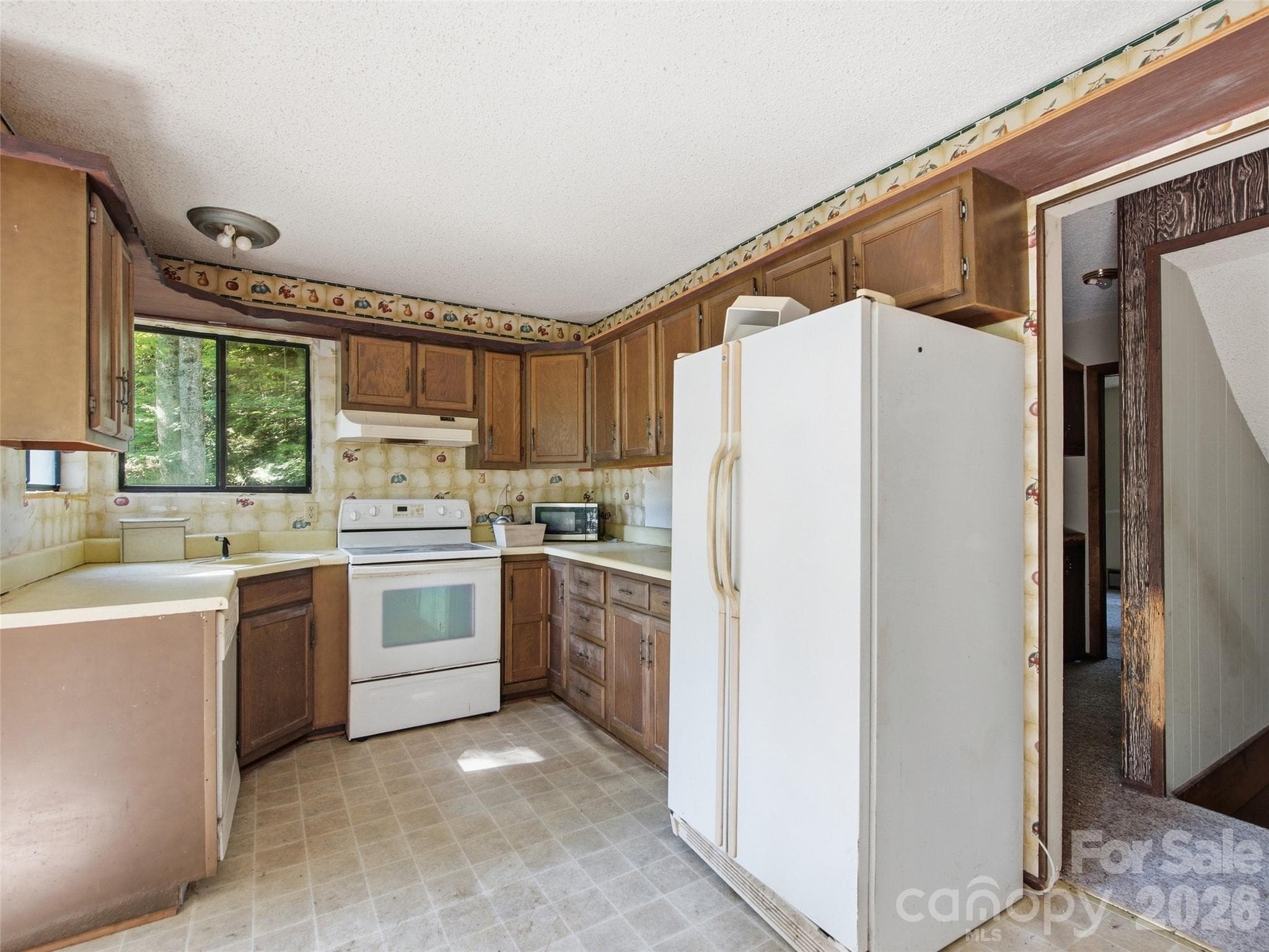 Single Family Residence at 151 Tiger Lily Lane, Waynesville, photo 9 of 26