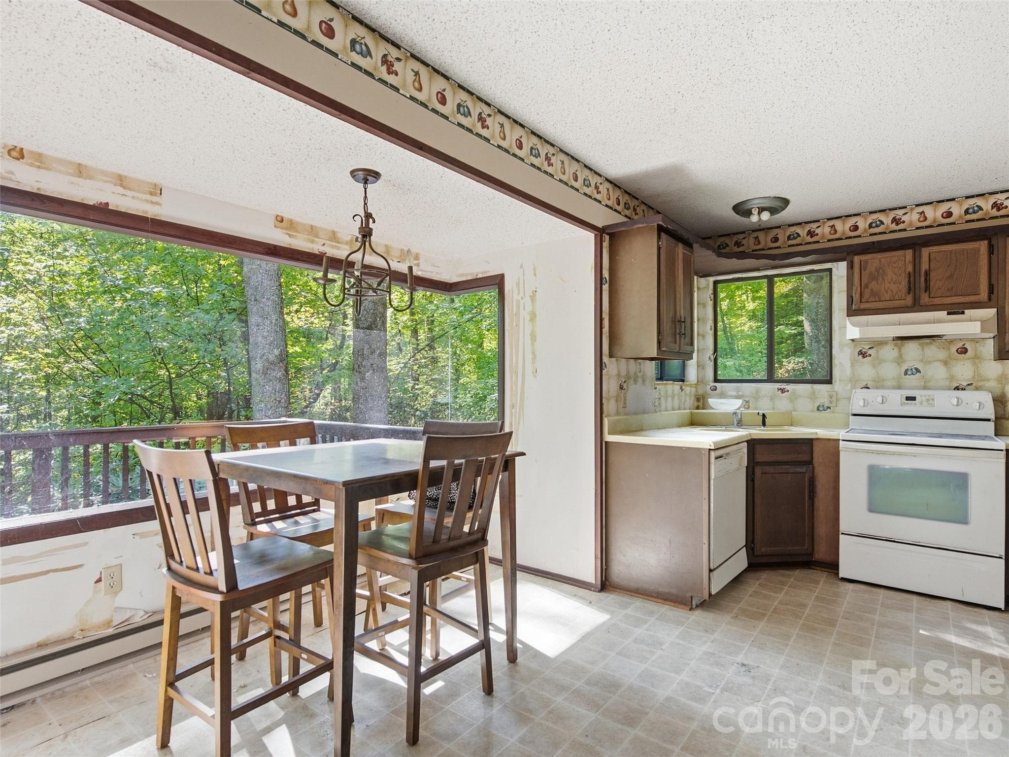 Single Family Residence at 151 Tiger Lily Lane, Waynesville, photo 10 of 26
