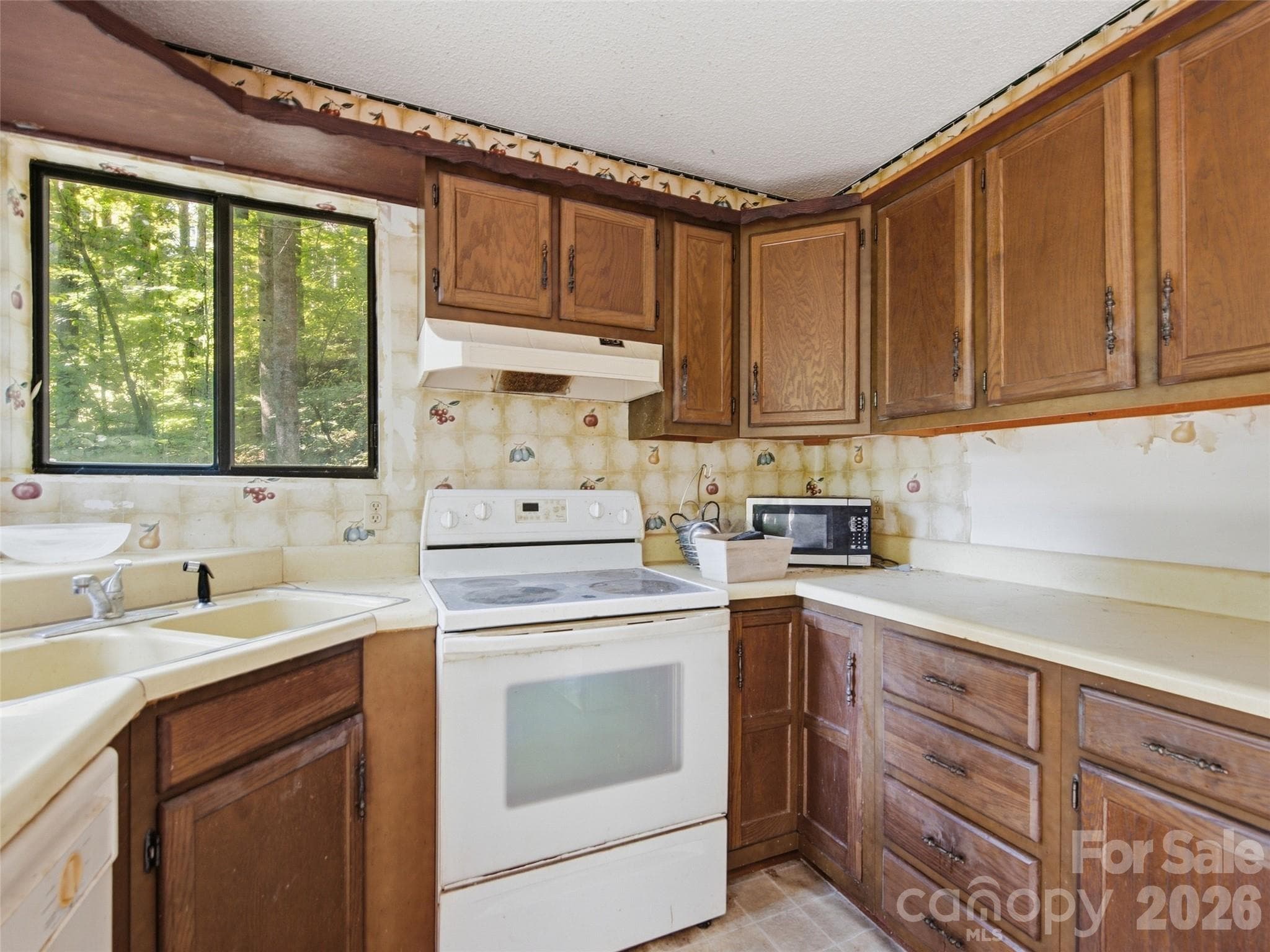 Single Family Residence at 151 Tiger Lily Lane, Waynesville, photo 11 of 26