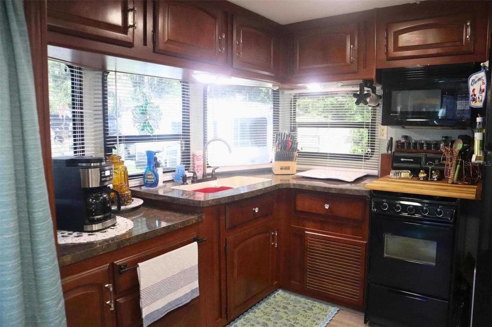 Manufactured Home at 25317 NE 140TH LN #369, SALT SPRINGS, photo 12 of 36