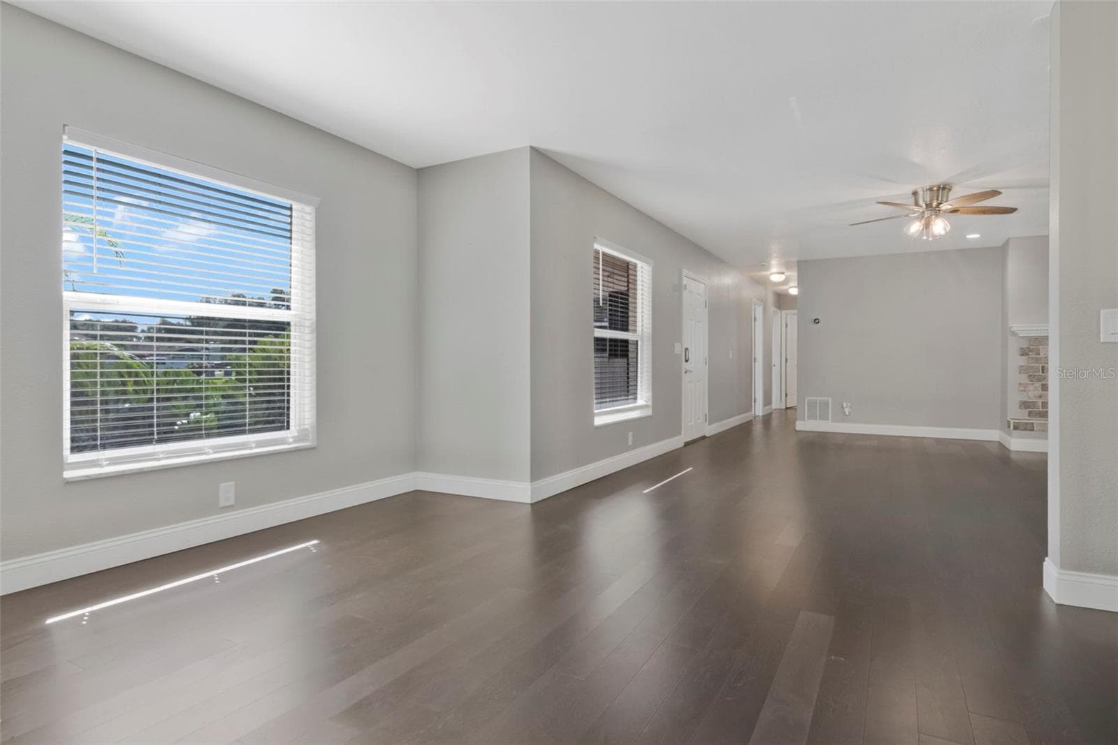 Single Family Residence at 712 S OAKWOOD AVE, BRANDON, photo 4 of 55