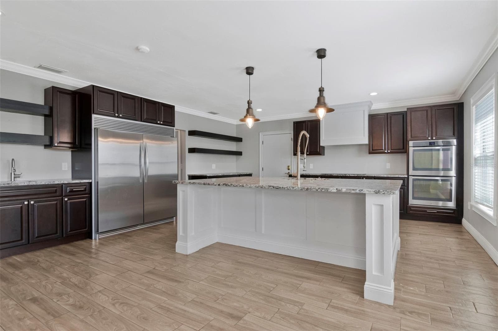 Single Family Residence at 712 S OAKWOOD AVE, BRANDON, photo 22 of 55