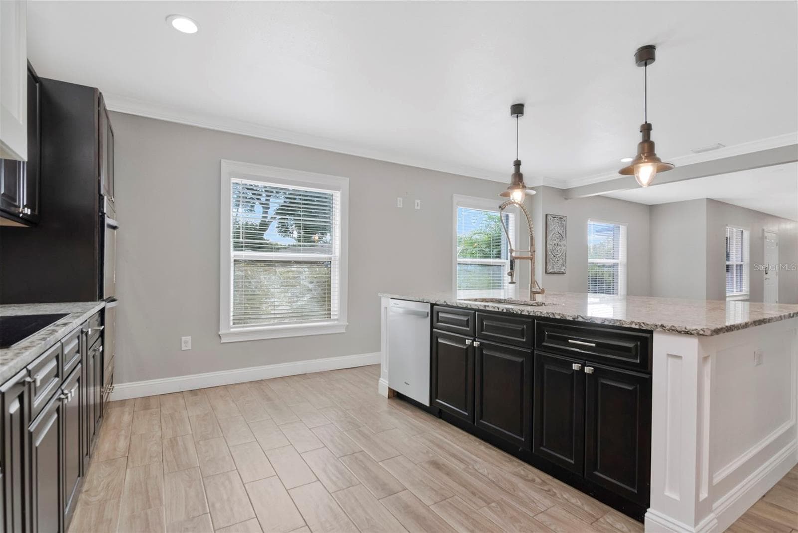 Single Family Residence at 712 S OAKWOOD AVE, BRANDON, photo 24 of 55