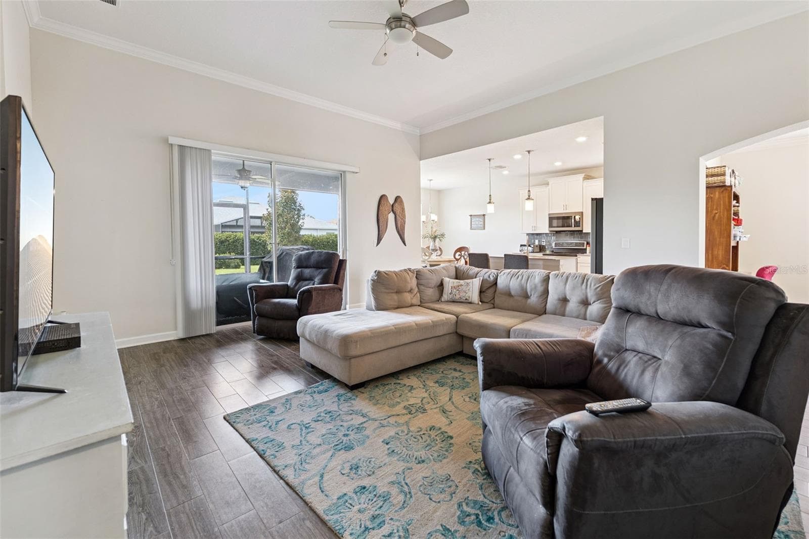 Spacious Great Room - 4075 BEDFORD AVE, WINTER HAVEN