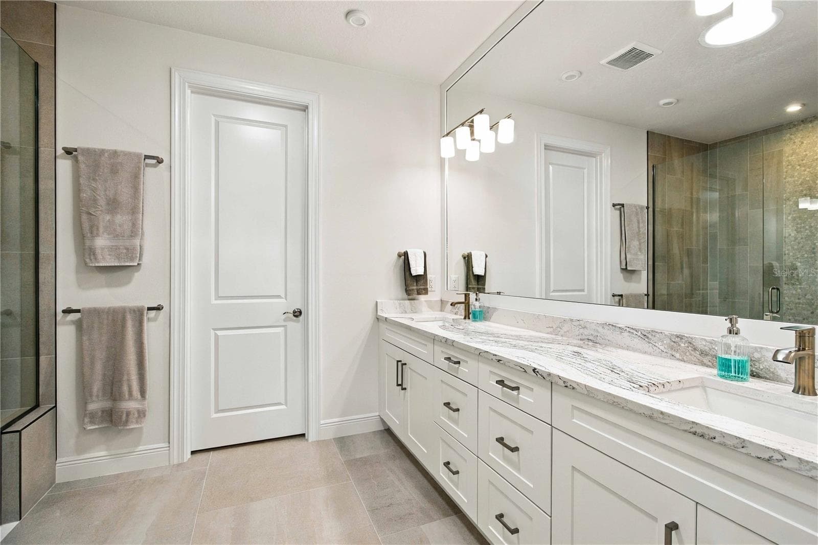 Primary Ensuite w/Cambria Counters - 14449 HAMMOCK OAK ST, PARRISH