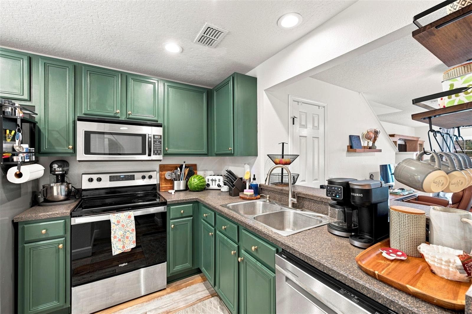 Townhouse at 2011 SEA FRONT CT, CLEARWATER, photo 9 of 58