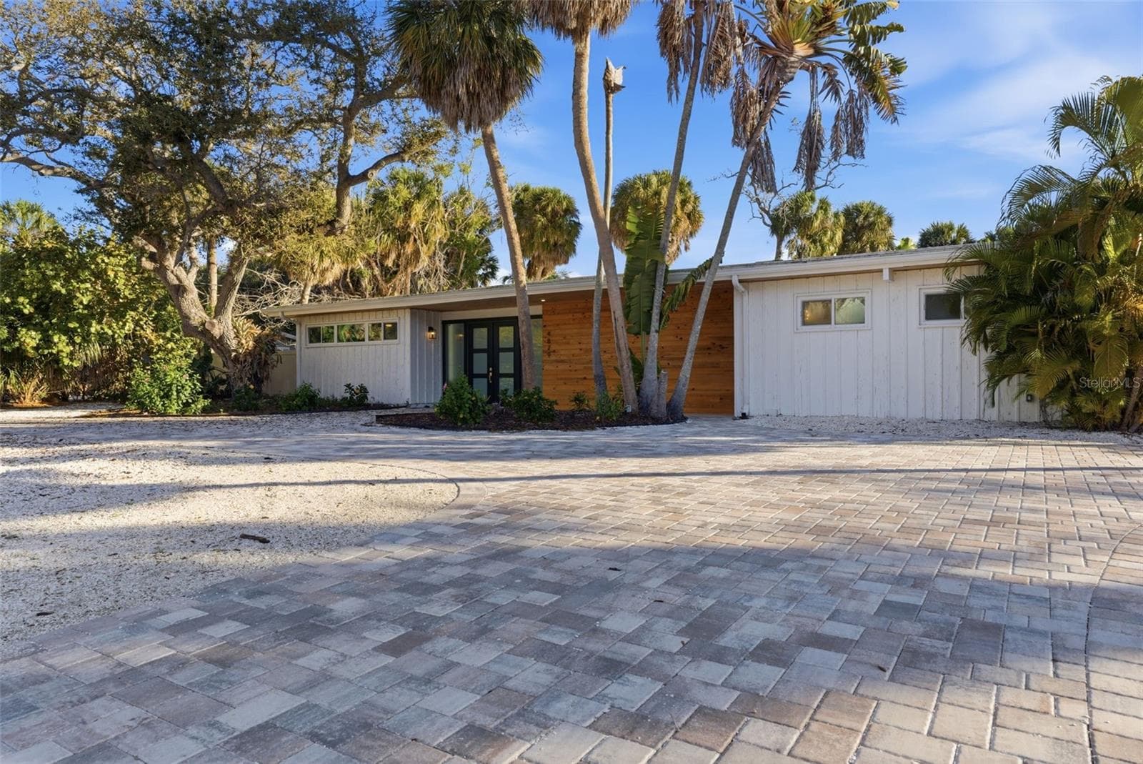 Single Family Residence at 4879 COMMONWEALTH DR, SARASOTA, photo 2 of 37