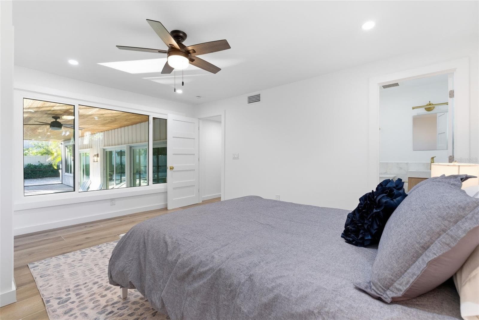 Single Family Residence at 4879 COMMONWEALTH DR, SARASOTA, photo 28 of 37