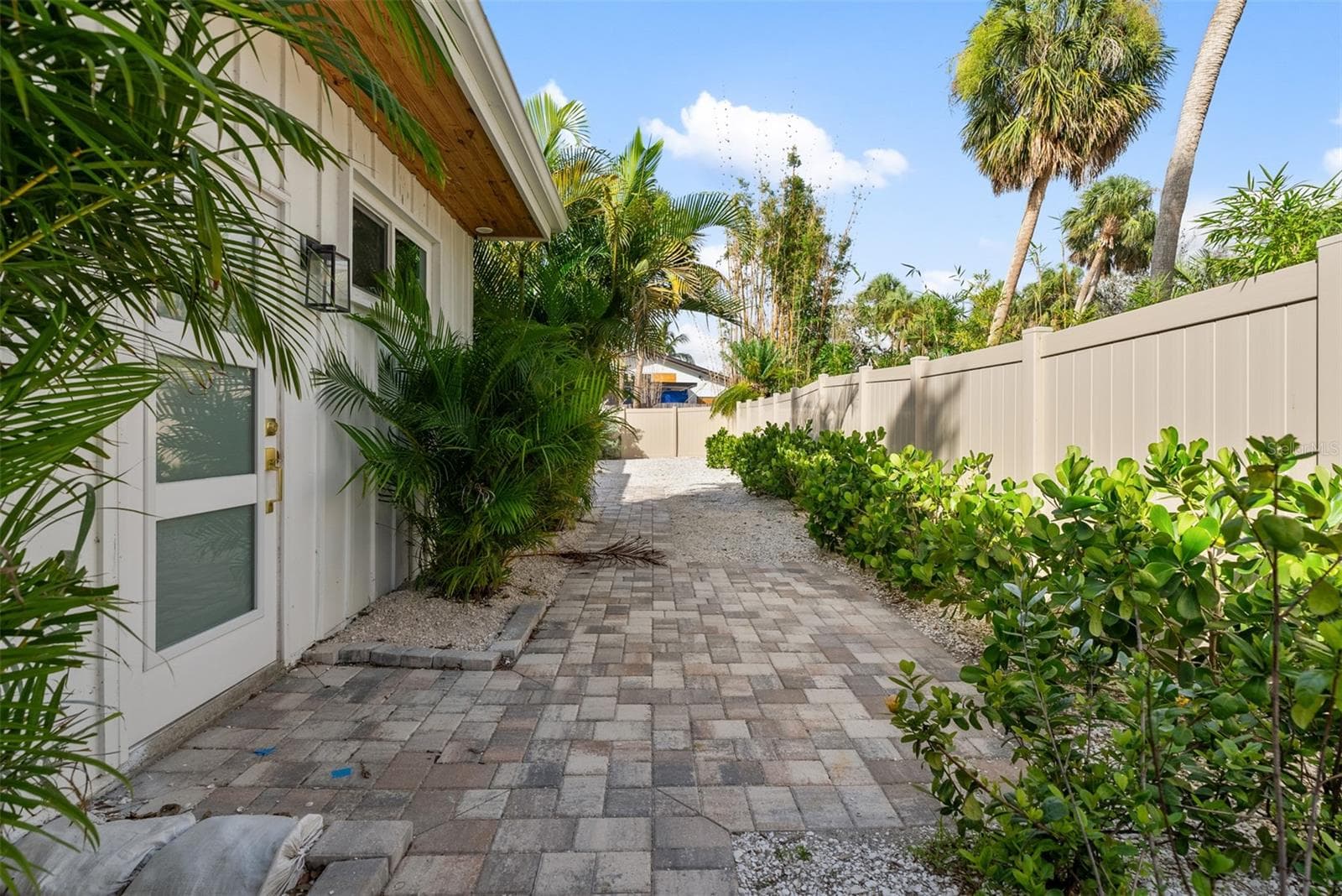 Single Family Residence at 4879 COMMONWEALTH DR, SARASOTA, photo 33 of 37
