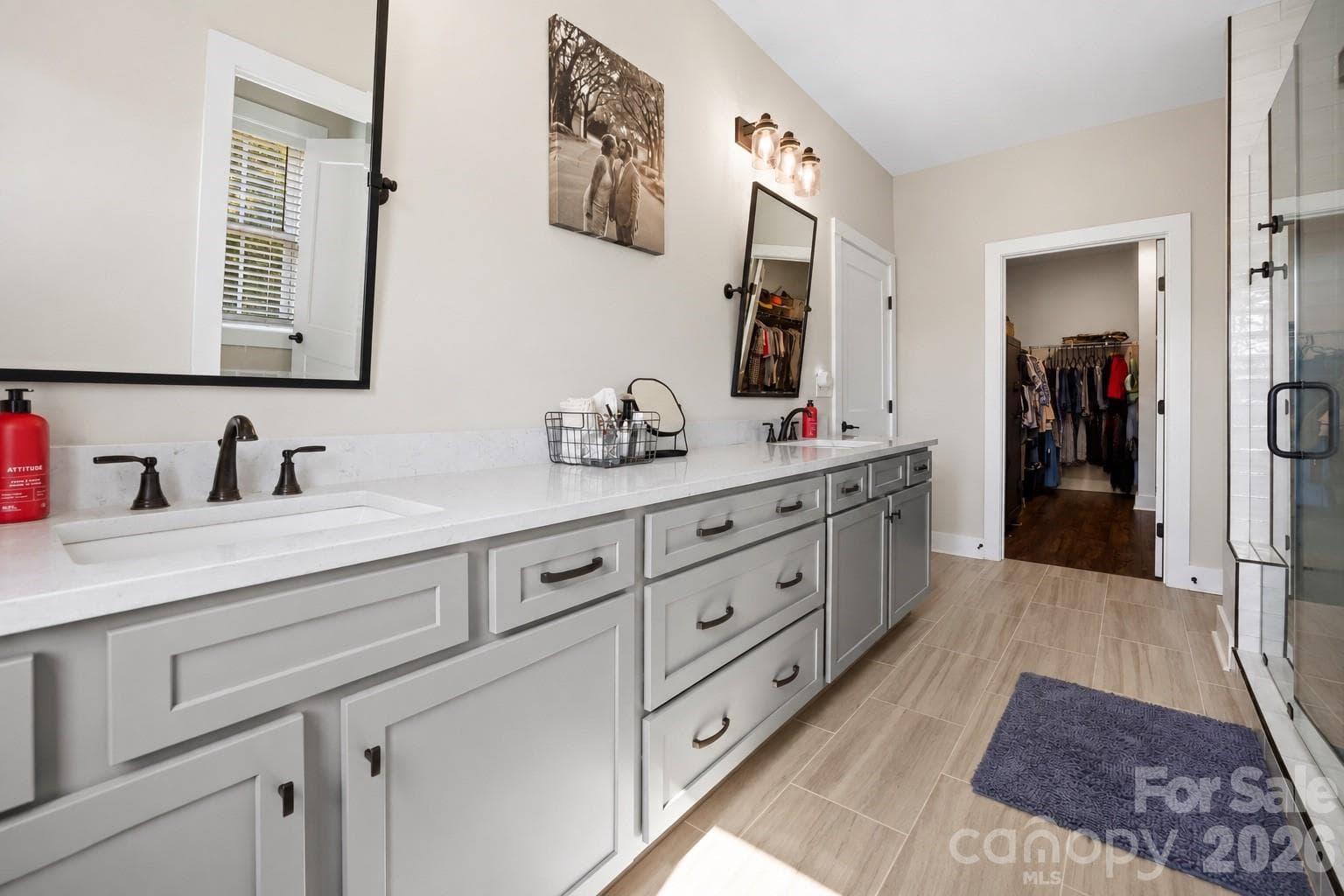 Tons of counter space and walk in closet right off bath - 2665 Umberger Road, Cleveland