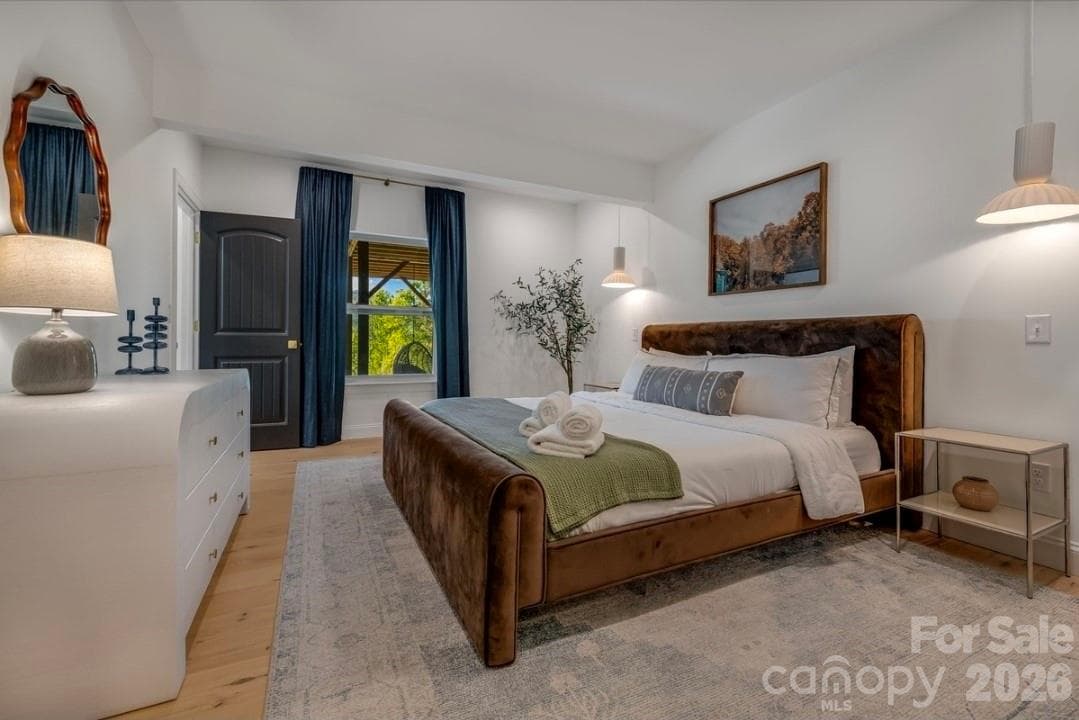 Lower Level Main Bedroom Suite - 58 Bird Creek Estates Road, Black Mountain