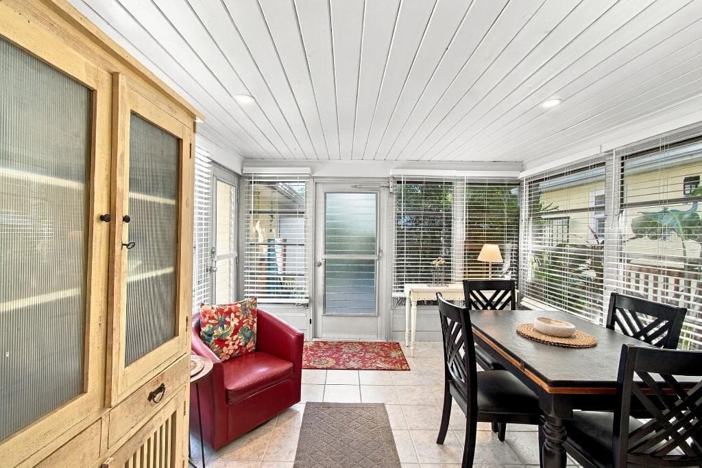 Single Family Residence at 125 22ND AVE NE, ST PETERSBURG, photo 10 of 34