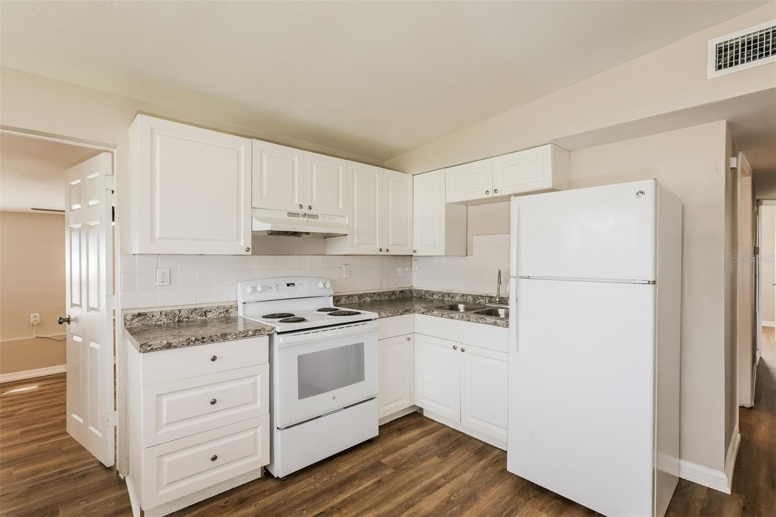Single Family Residence at 1311 WARRINGTON WAY, TAMPA, photo 6 of 16