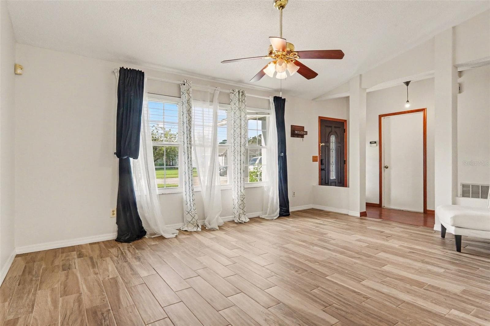 Single Family Residence at 8625 REDSKIN CT, ORLANDO, photo 3 of 31