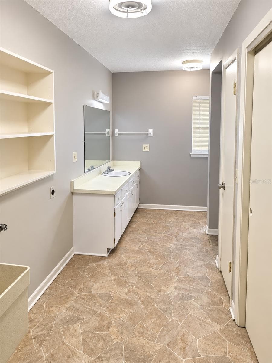 Half Duplex at SHORE ACRES, LAKELAND, photo 6 of 9