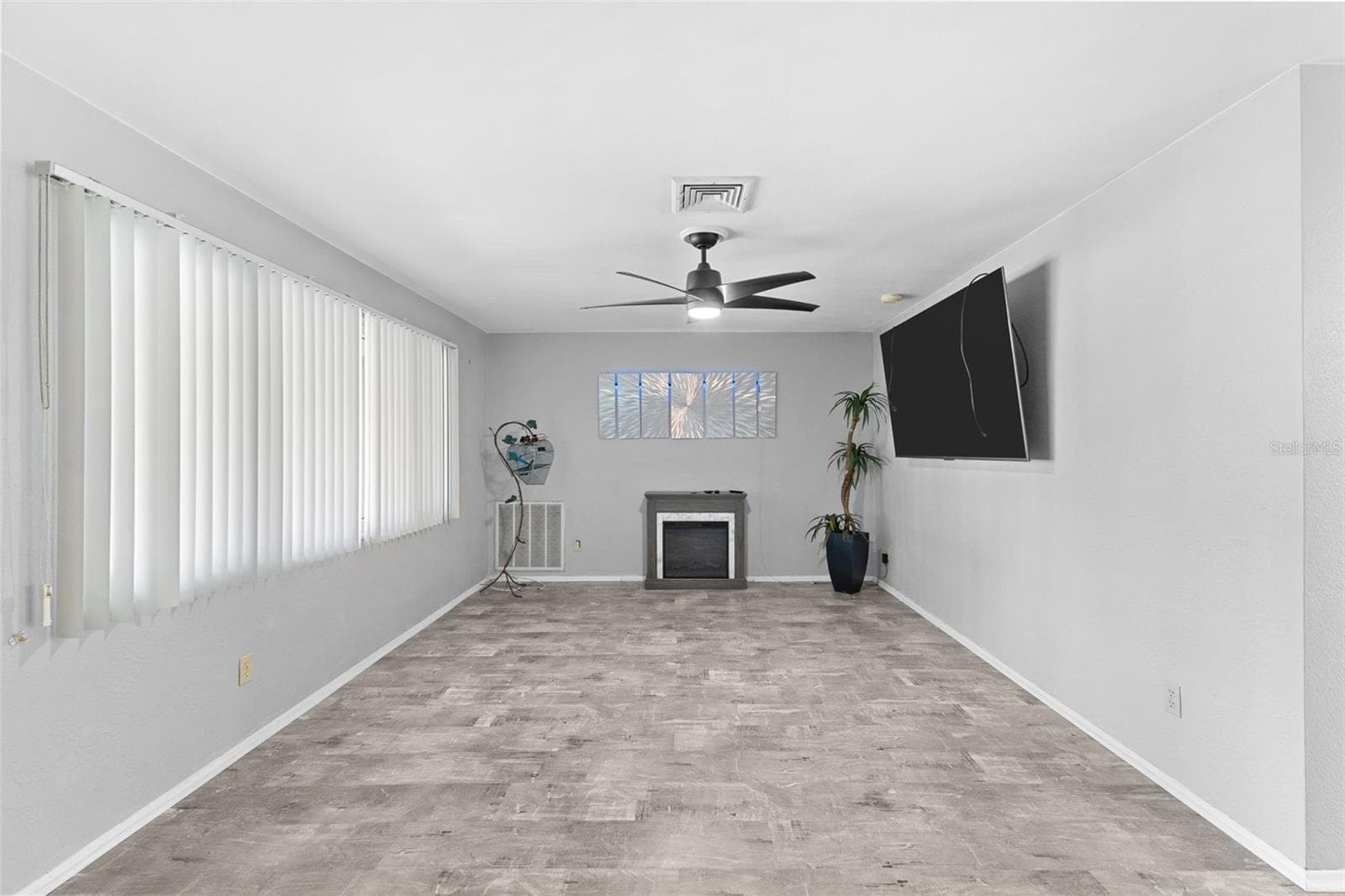 Single Family Residence at 1283 EDENVILLE AVE, CLEARWATER, photo 5 of 38