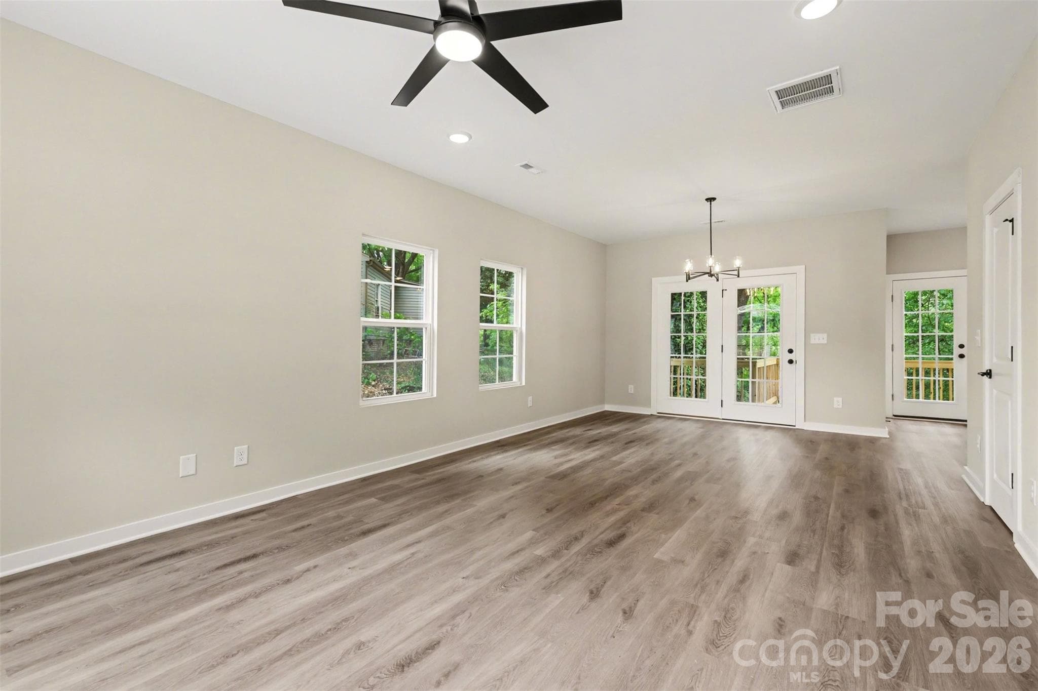 Single Family Residence at 112 E Hilltop Drive, Gastonia, photo 6 of 19