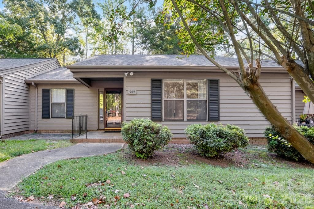 907 Cranberry Circle
