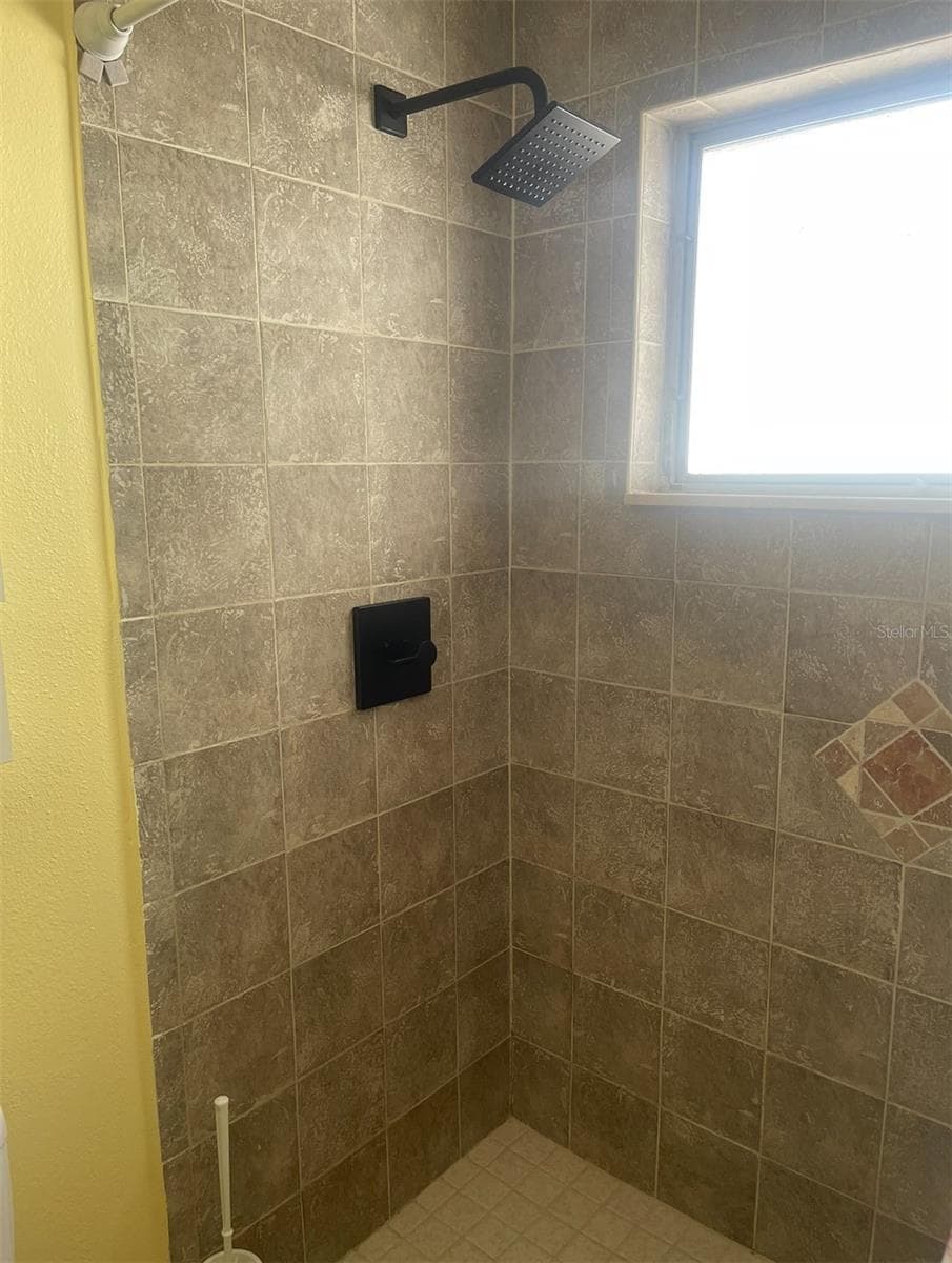 Single Family Residence at 331 SHORE DR E, OLDSMAR, photo 11 of 14