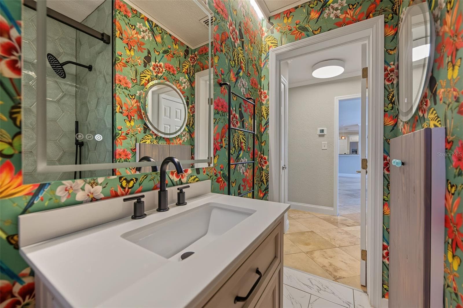 Hall Bath 5 - 1616 INDIAN ROCKS RD, BELLEAIR
