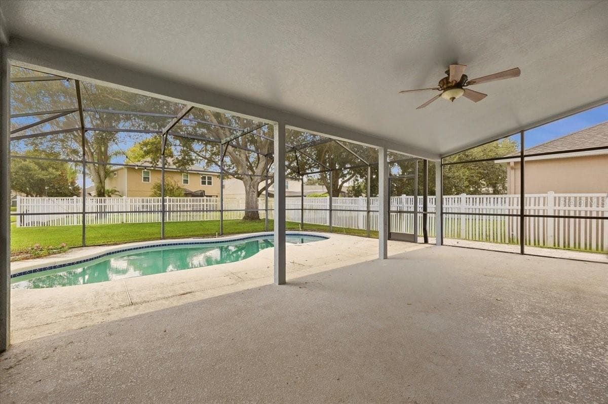Screened in patio overlooking pool - 10003 AUTUMN CREEK LN, ORLANDO