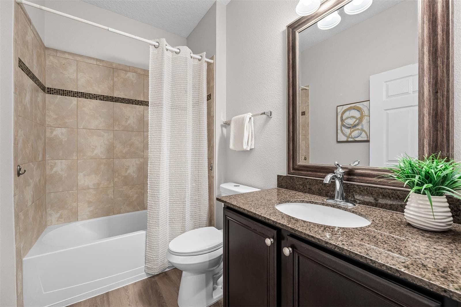 Single Family Residence at 22004 BELGIAN CT, MOUNT DORA, photo 15 of 24
