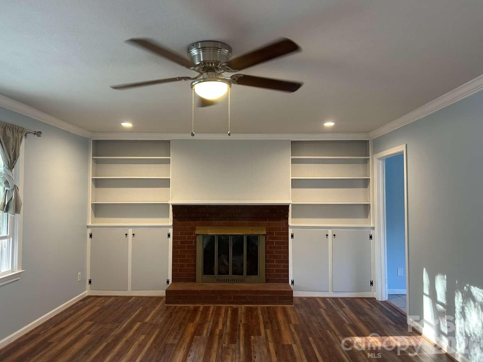 Single Family Residence at 1225 Pinebrook Circle, Hendersonville, photo 8 of 29