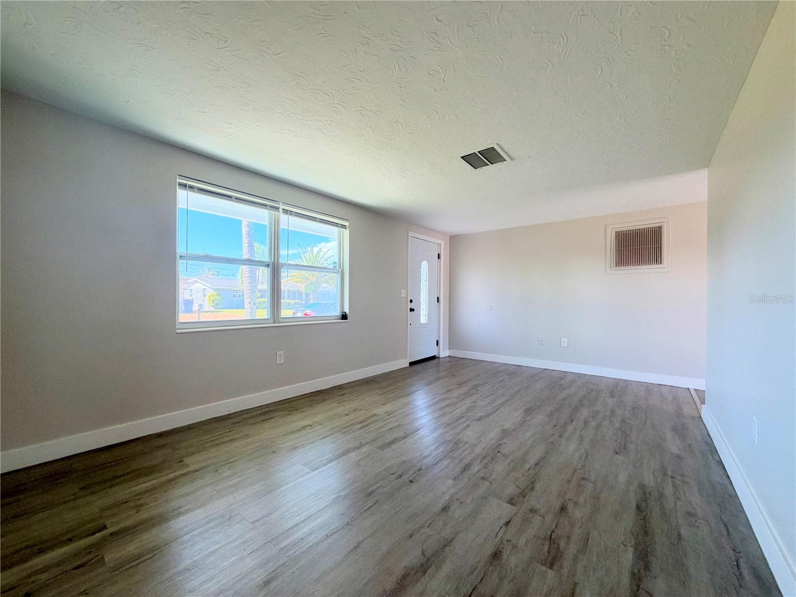 Single Family Residence at 3811 BEECHWOOD DR, HOLIDAY, photo 6 of 14