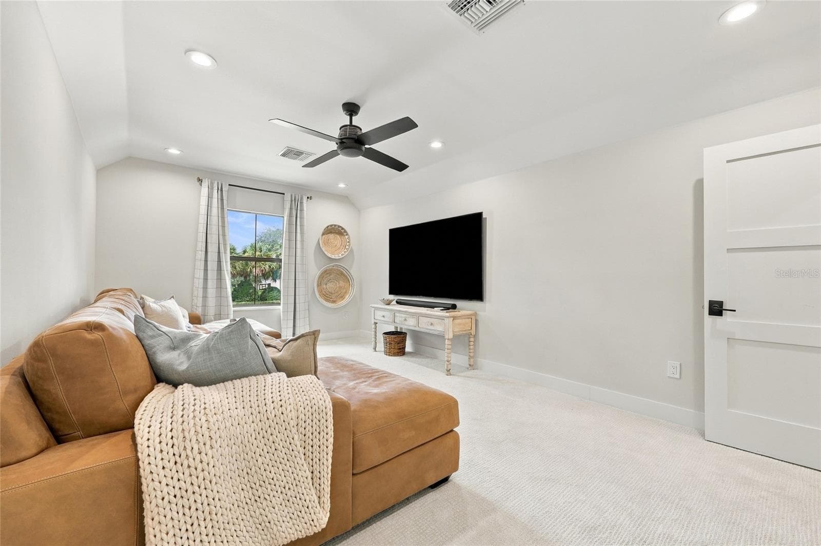 Single Family Residence at 15210 E OAKLAND AVE, WINTER GARDEN, photo 39 of 49