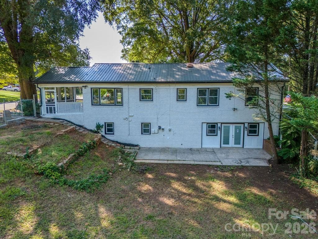 Single Family Residence at 425 Roberts Street, Salisbury, photo 5 of 41