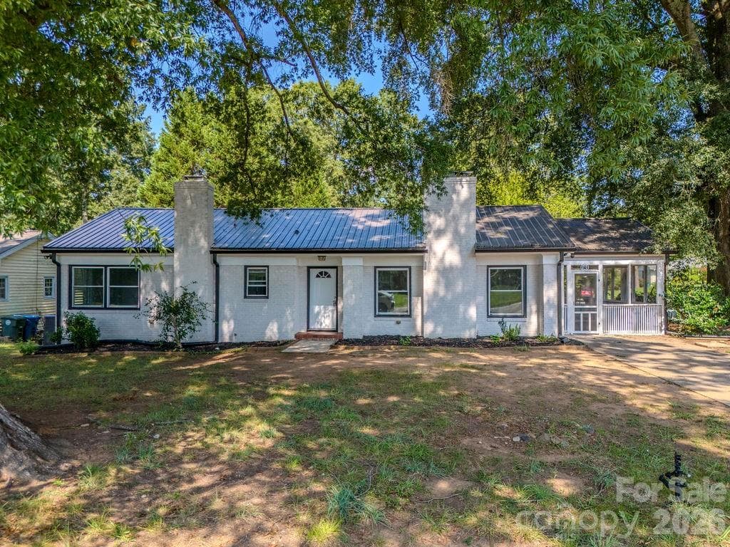 Single Family Residence at 425 Roberts Street, Salisbury, photo 2 of 41