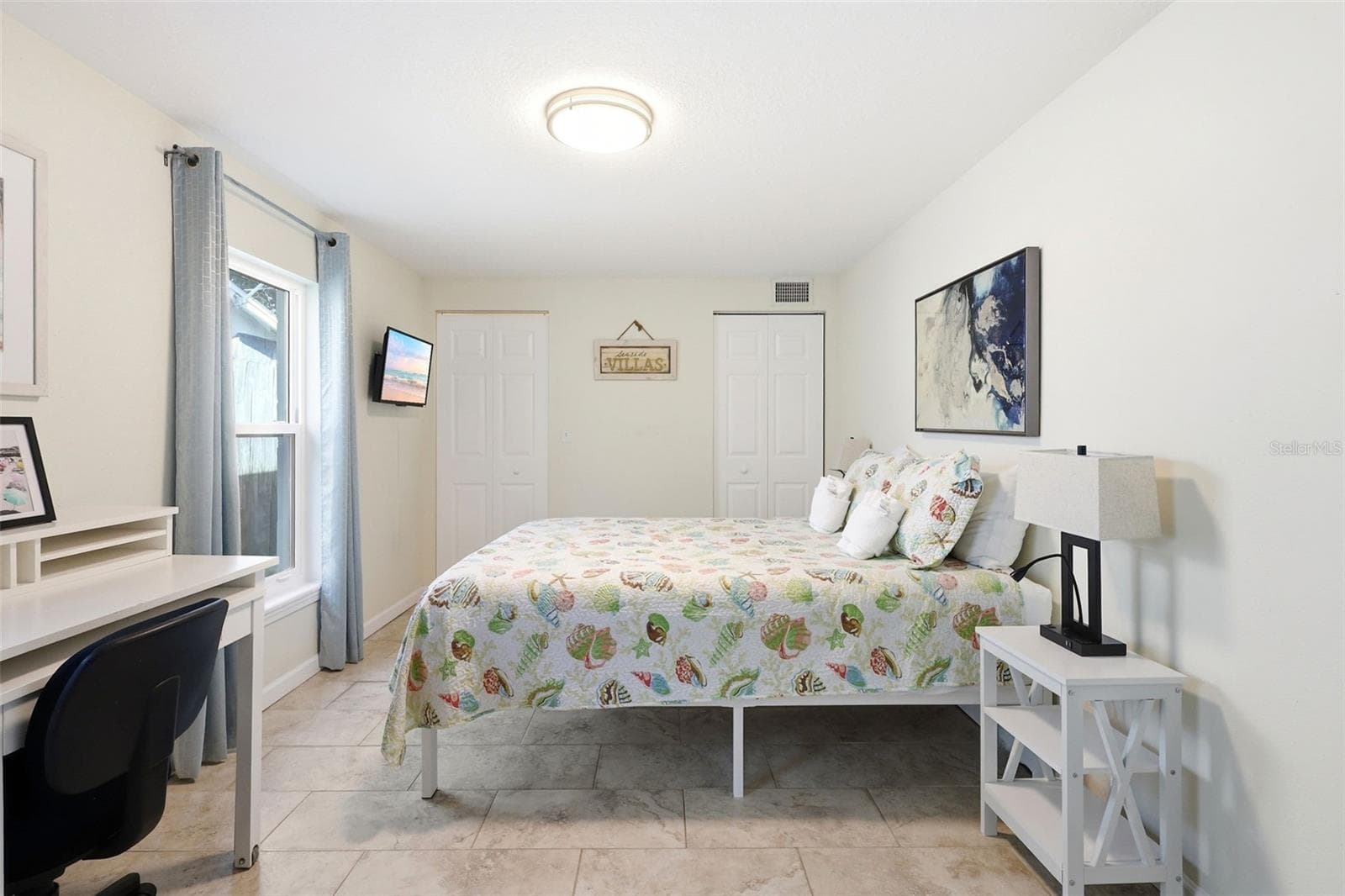 Large 3rd bedroom with walkin closet - 159 LAURIE DR, ORMOND BEACH