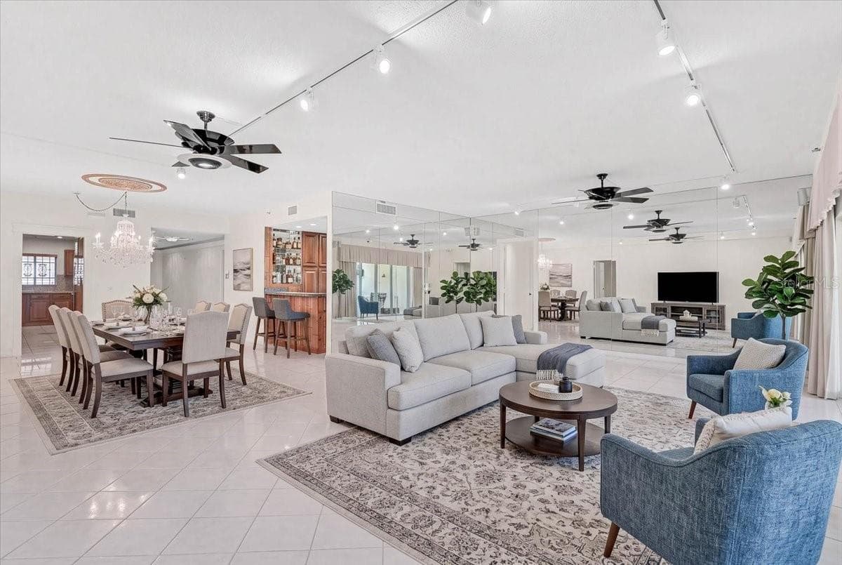 Condominium at 1100 BENJAMIN FRANKLIN DR #802, SARASOTA, photo 7 of 41