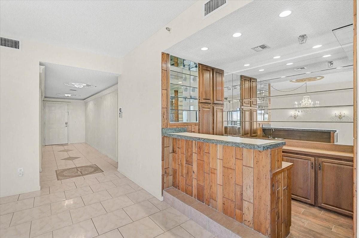 Condominium at 1100 BENJAMIN FRANKLIN DR #802, SARASOTA, photo 10 of 41