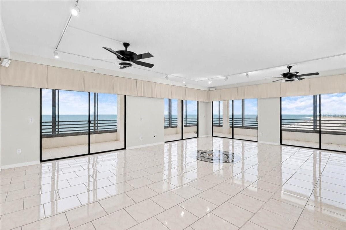 Condominium at 1100 BENJAMIN FRANKLIN DR #802, SARASOTA, photo 12 of 41