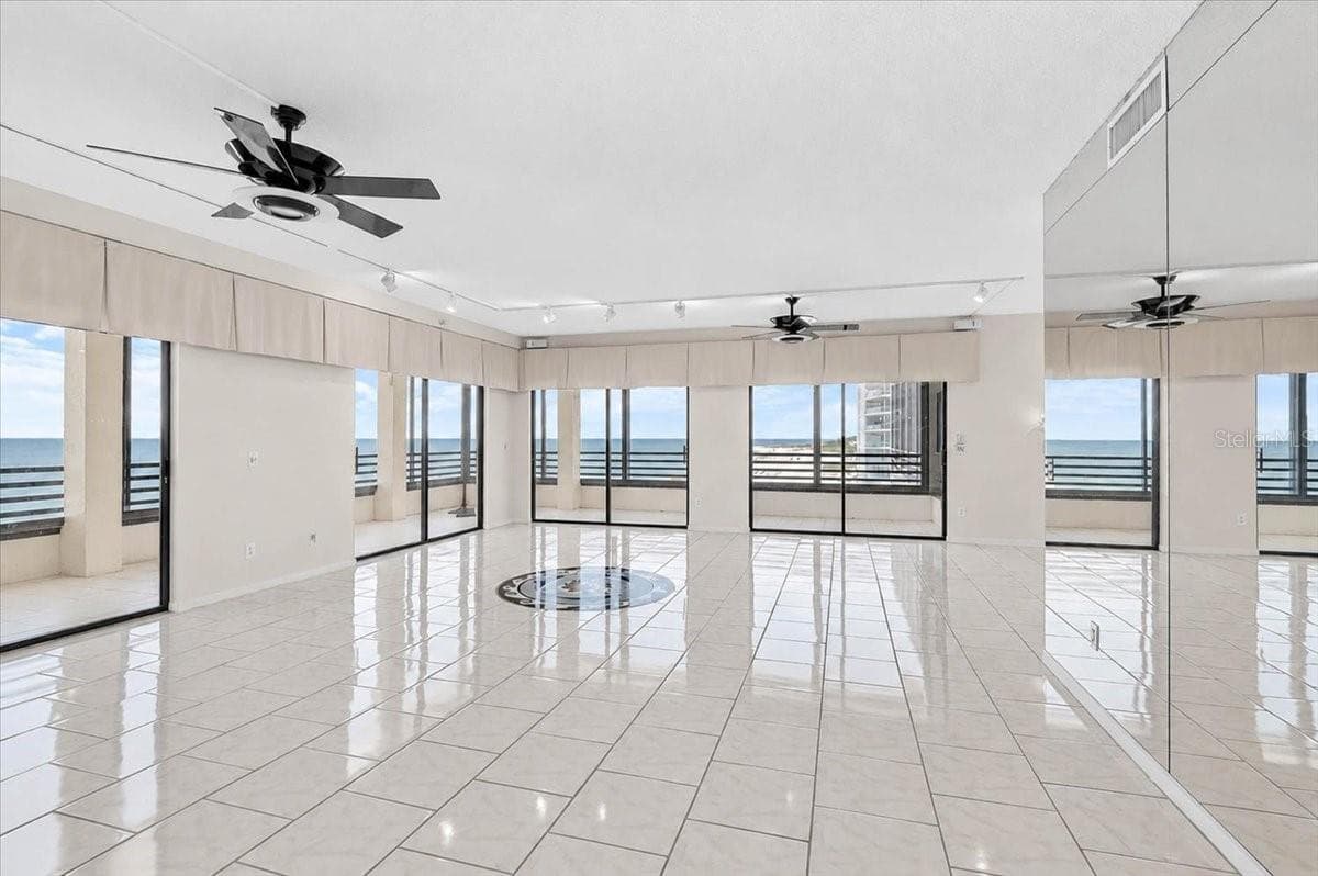 Condominium at 1100 BENJAMIN FRANKLIN DR #802, SARASOTA, photo 13 of 41