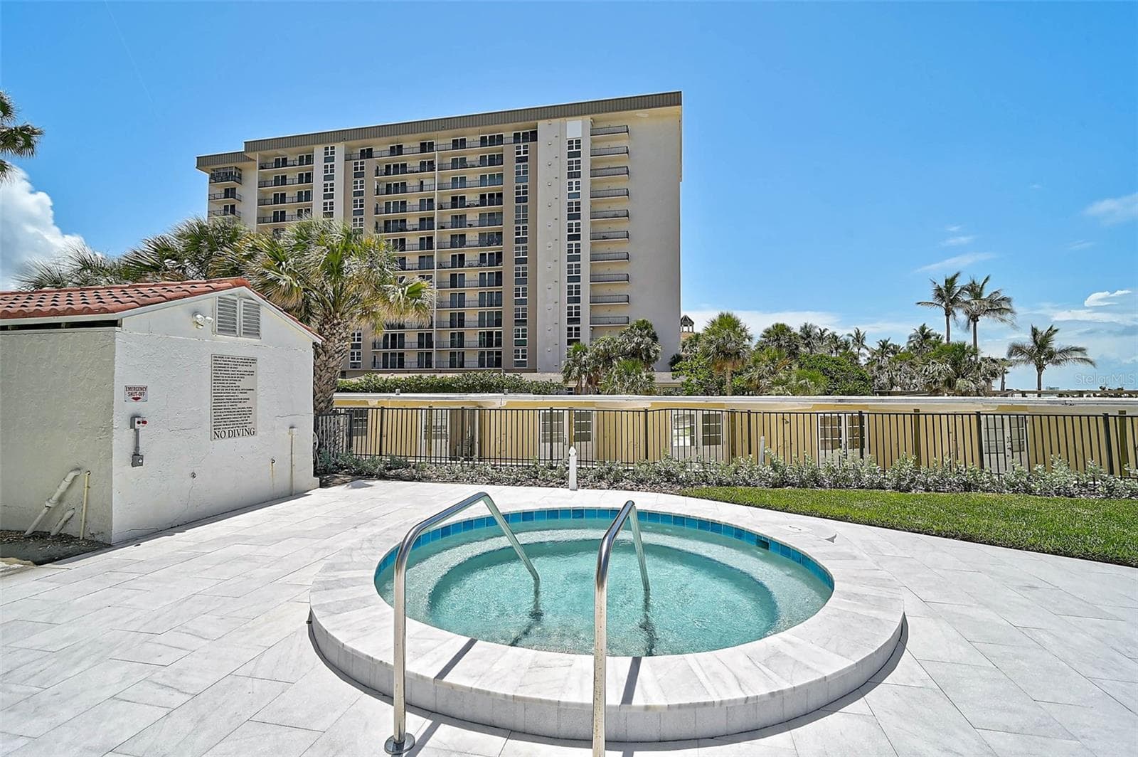 Condominium at 1100 BENJAMIN FRANKLIN DR #802, SARASOTA, photo 34 of 41